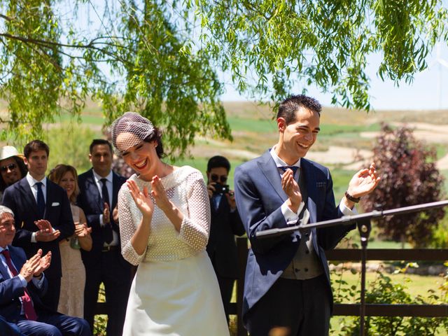 La boda de Luis y Estela en Huermeces, Burgos 17