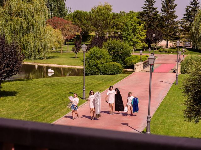 La boda de Pau y Elena en Bellvis, Lleida 1