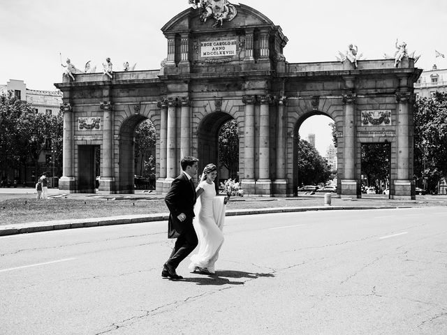 La boda de Kike y Paula en Madrid, Madrid 61