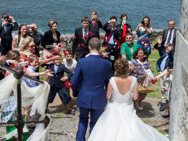 La boda de Urko y María en Bakio, Vizcaya 32