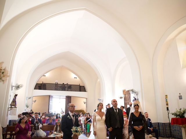 La boda de Alejandro y Patricia en Guadalema De Los Quintero, Sevilla 24