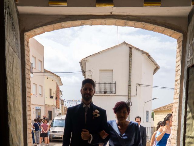 La boda de Alberto y Ana Cristina en San Antonio De Requena, Valencia 5