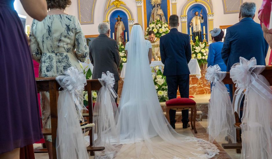 La boda de Alberto y Ana Cristina en San Antonio De Requena, Valencia