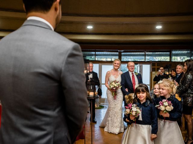 La boda de David y Nicola en Boadilla Del Monte, Madrid 24