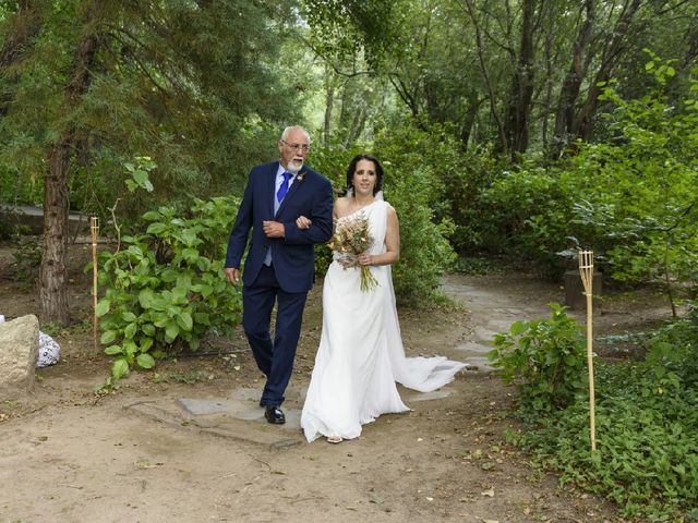 La boda de Fernando  y Sandra en Valdastillas, Cáceres 24