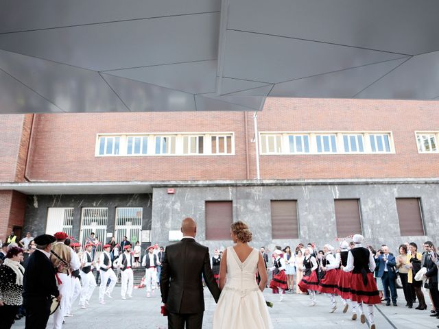 La boda de Ieltxu y Sara en Bilbao, Vizcaya 23