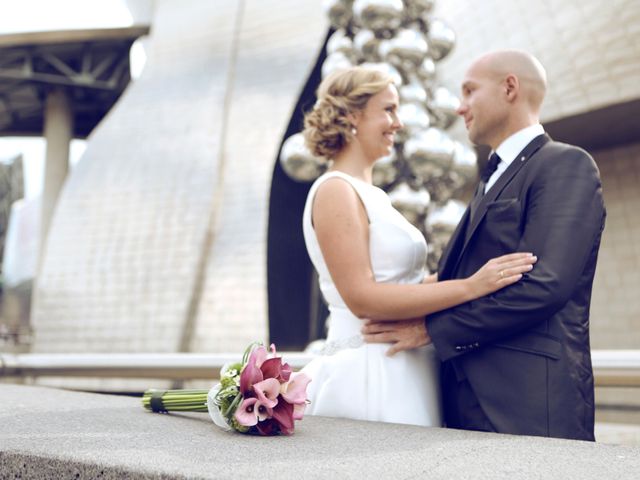 La boda de Ieltxu y Sara en Bilbao, Vizcaya 40