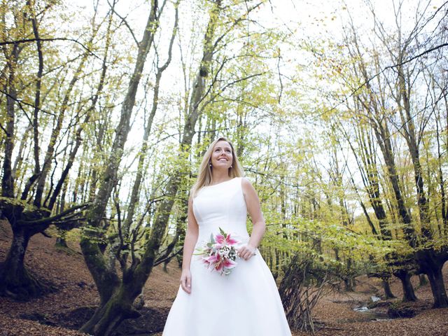 La boda de Ieltxu y Sara en Bilbao, Vizcaya 53