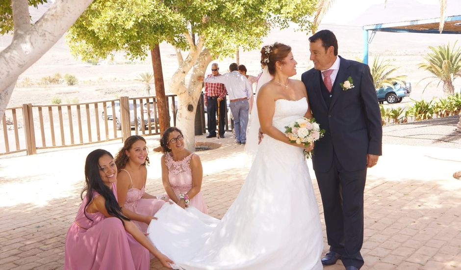 La boda de Carmenza y Faustino en Costa Calma, Las Palmas