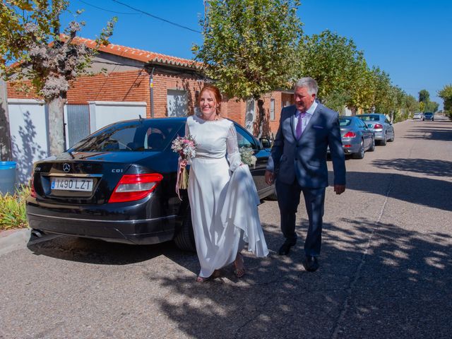 La boda de Daniel y Mirella en Arroyo De La Encomienda, Valladolid 7