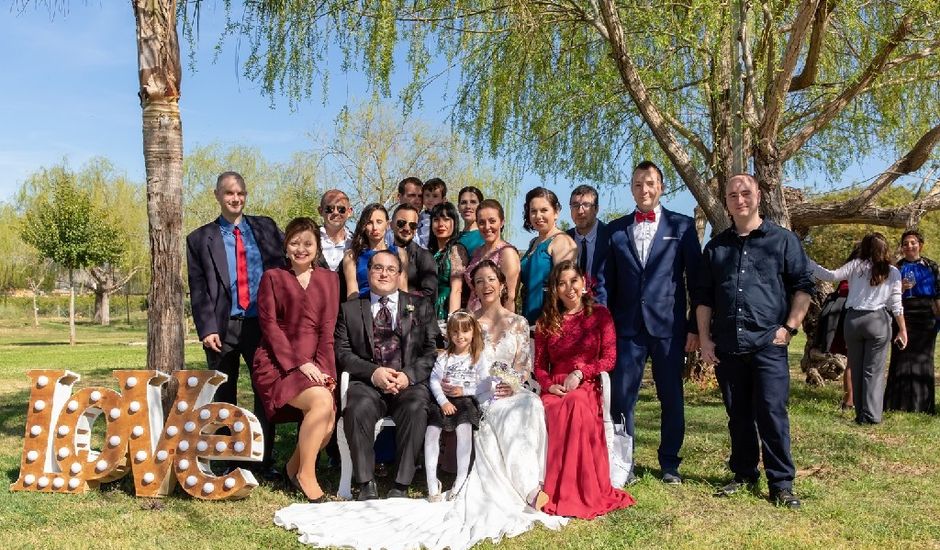 La boda de Chimo y Sandra en Manuel, Valencia