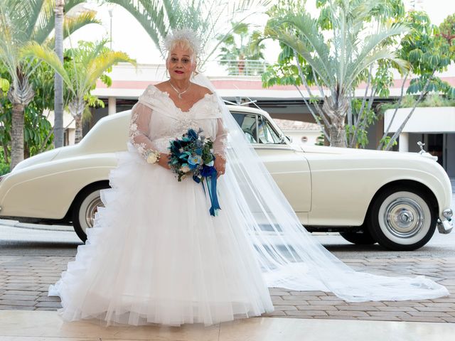La boda de Antonio y Amor en Benalmadena Costa, Málaga 1