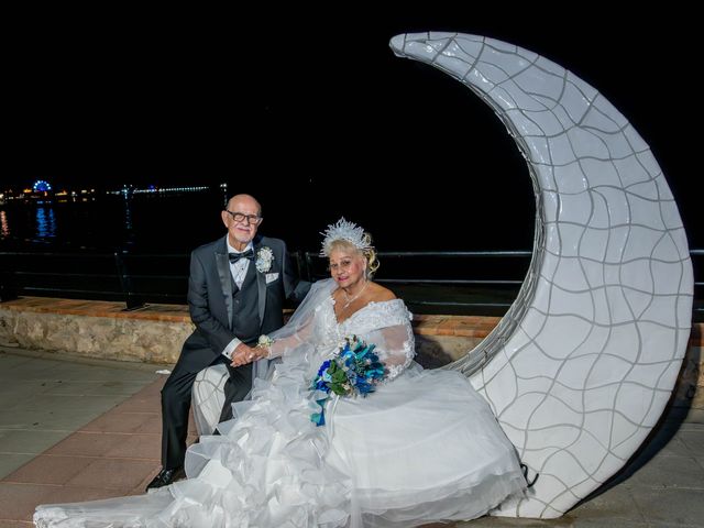 La boda de Antonio y Amor en Benalmadena Costa, Málaga 13