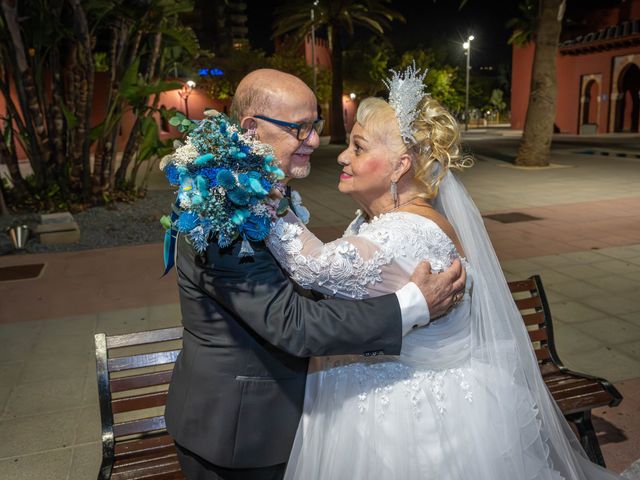 La boda de Antonio y Amor en Benalmadena Costa, Málaga 15