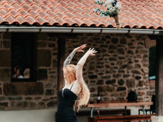 La boda de Dagda y Eguz en Muxika, Vizcaya 12