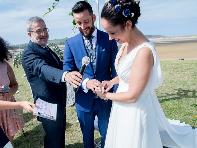 La boda de Juan y Lara en Mogro, Cantabria 31