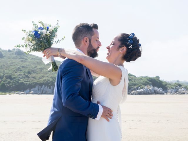 La boda de Juan y Lara en Mogro, Cantabria 43