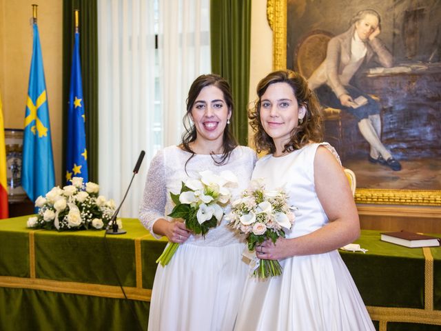 La boda de Amaya y Aida en Gijón, Asturias 17