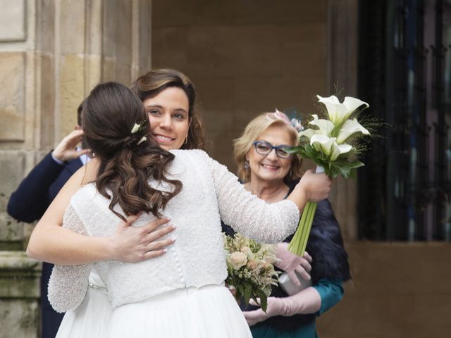 La boda de Amaya y Aida en Gijón, Asturias 23