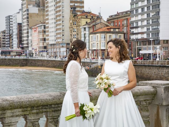 La boda de Amaya y Aida en Gijón, Asturias 27