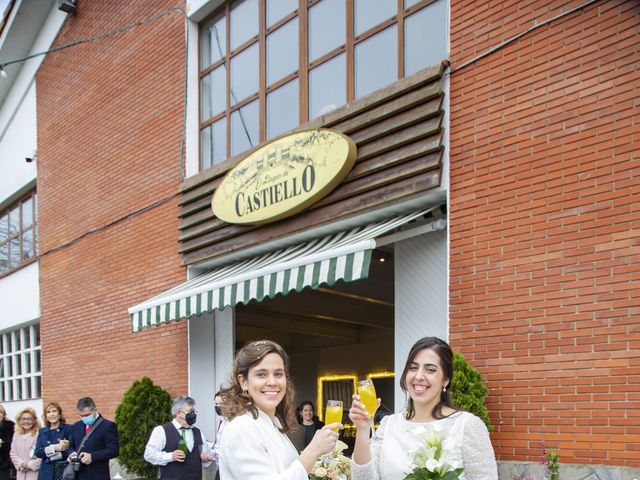 La boda de Amaya y Aida en Gijón, Asturias 37