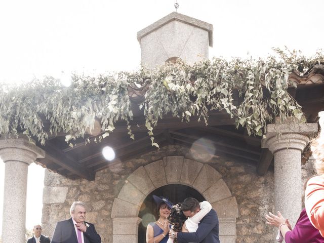 La boda de Andriy y Lidia en Linares De Riofrio, Salamanca 37