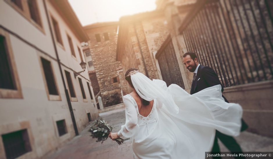 La boda de Luis y Inma en Oviedo, Asturias