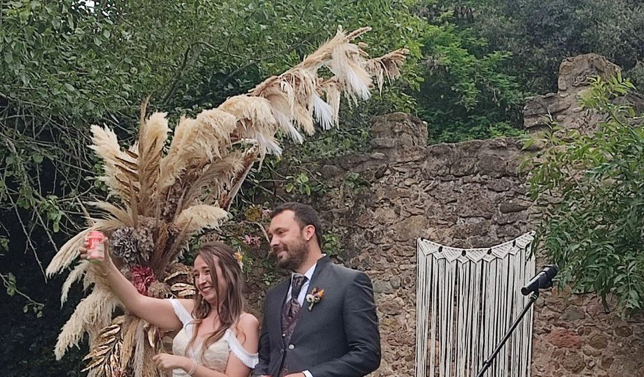 La boda de Dani y Anna en La Vall De Bianya, Girona