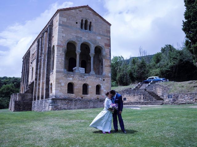 La boda de Xanu y Alegría en Oviedo, Asturias 1