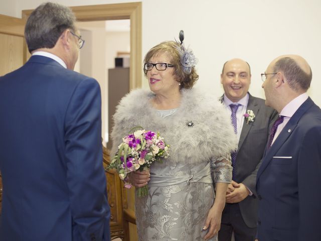 La boda de Roberto y Amparo en Cistierna, León 13