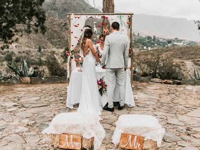 La boda de Santi y Evelyn en San Bartolome De Tirajana, Las Palmas 24