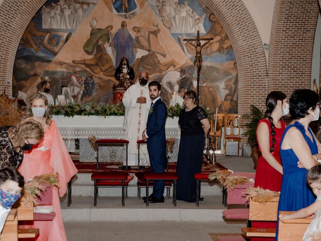 La boda de Pedro y Anna en Villanueva De Perales, Madrid 101