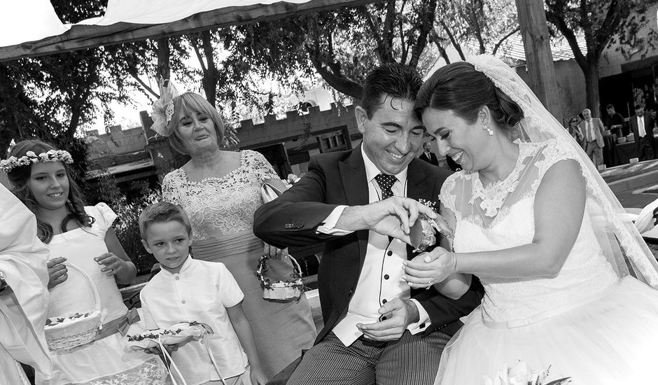 La boda de Darren y Laura en Talamanca Del Jarama, Madrid