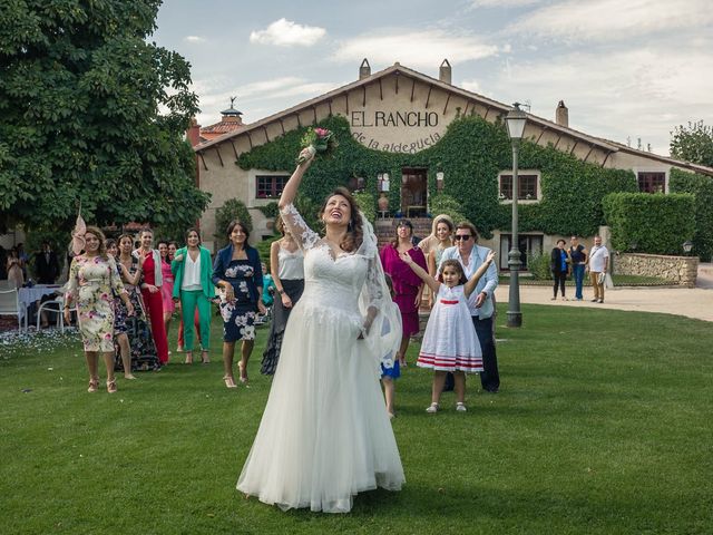 La boda de Ruben y Cindy en Torrecaballeros, Segovia 30