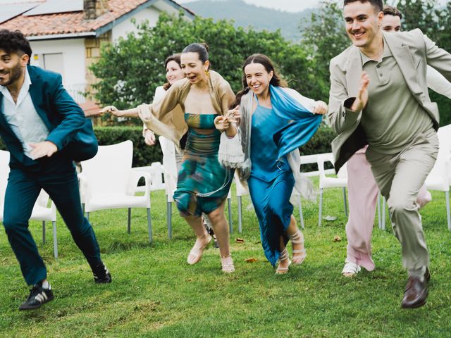 La boda de ITSASNE y VALENTINA en Sondika, Vizcaya 15