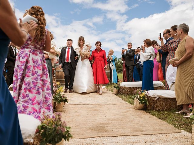 La boda de Jon y Enara en Durango, Vizcaya 24