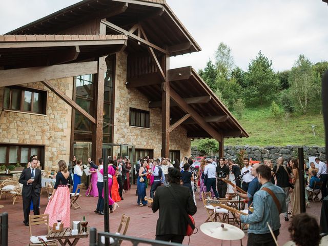 La boda de Jon y Enara en Durango, Vizcaya 83