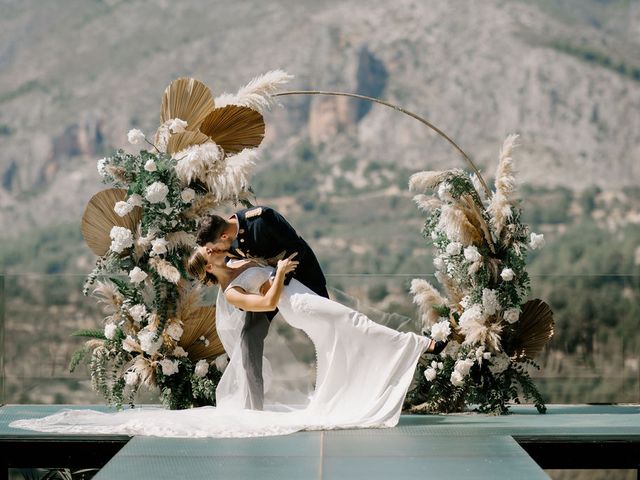 La boda de Joshua y Maria en Benimantell, Alicante 44