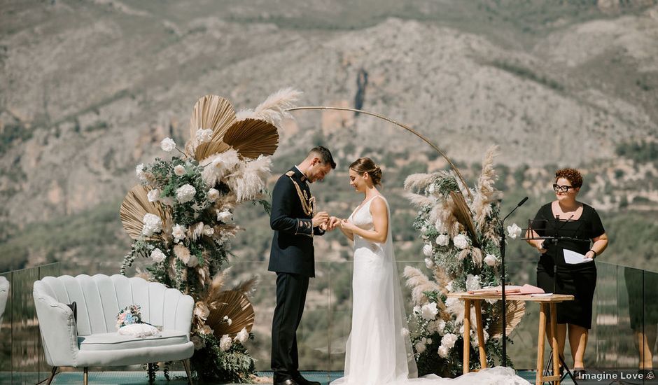 La boda de Joshua y Maria en Benimantell, Alicante