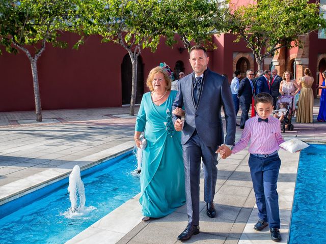 La boda de Juan Manuel y Davinia en Torremolinos, Málaga 12