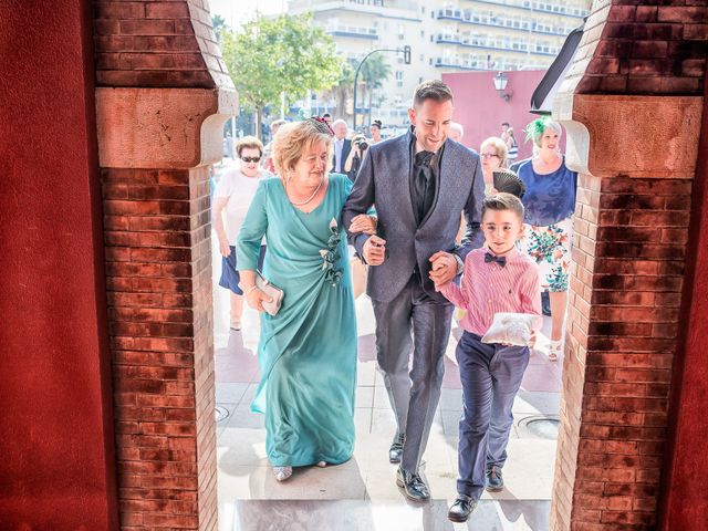 La boda de Juan Manuel y Davinia en Torremolinos, Málaga 13