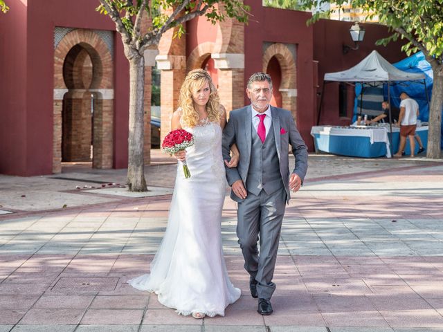 La boda de Juan Manuel y Davinia en Torremolinos, Málaga 19