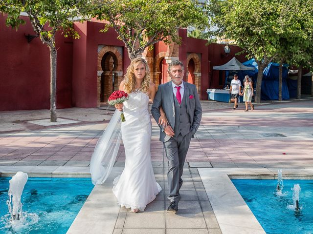 La boda de Juan Manuel y Davinia en Torremolinos, Málaga 20