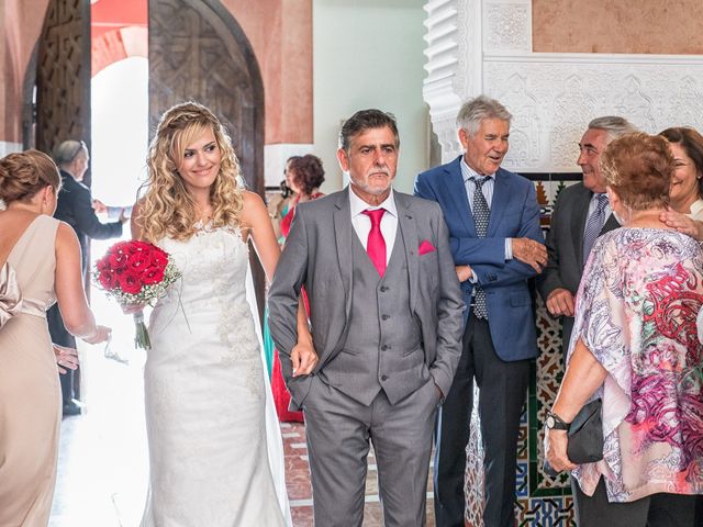 La boda de Juan Manuel y Davinia en Torremolinos, Málaga 23