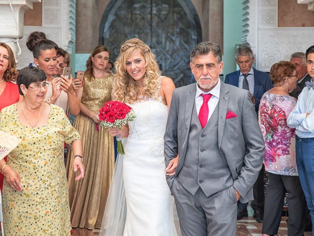 La boda de Juan Manuel y Davinia en Torremolinos, Málaga 25