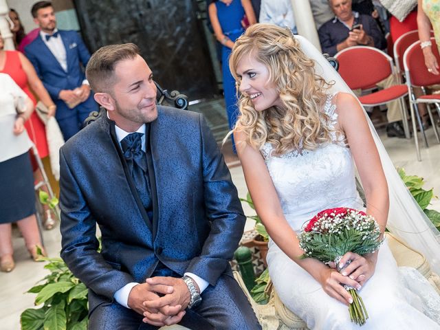 La boda de Juan Manuel y Davinia en Torremolinos, Málaga 29