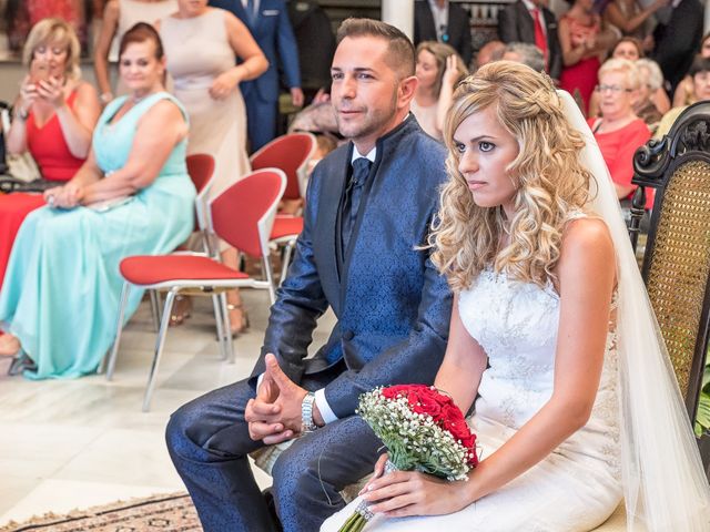La boda de Juan Manuel y Davinia en Torremolinos, Málaga 32