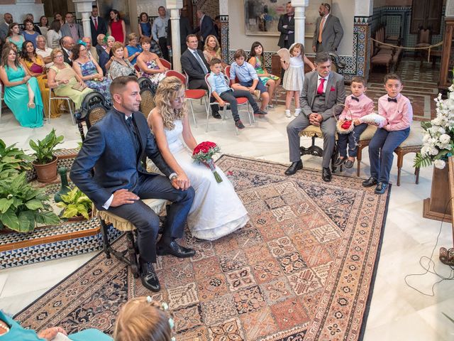 La boda de Juan Manuel y Davinia en Torremolinos, Málaga 35