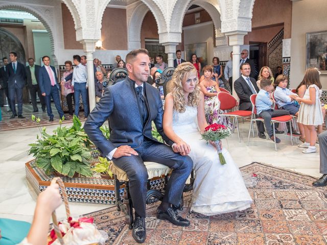 La boda de Juan Manuel y Davinia en Torremolinos, Málaga 36