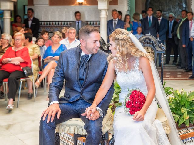 La boda de Juan Manuel y Davinia en Torremolinos, Málaga 37